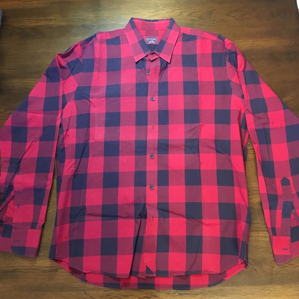 Men’s Untuckit button up shirt size Large